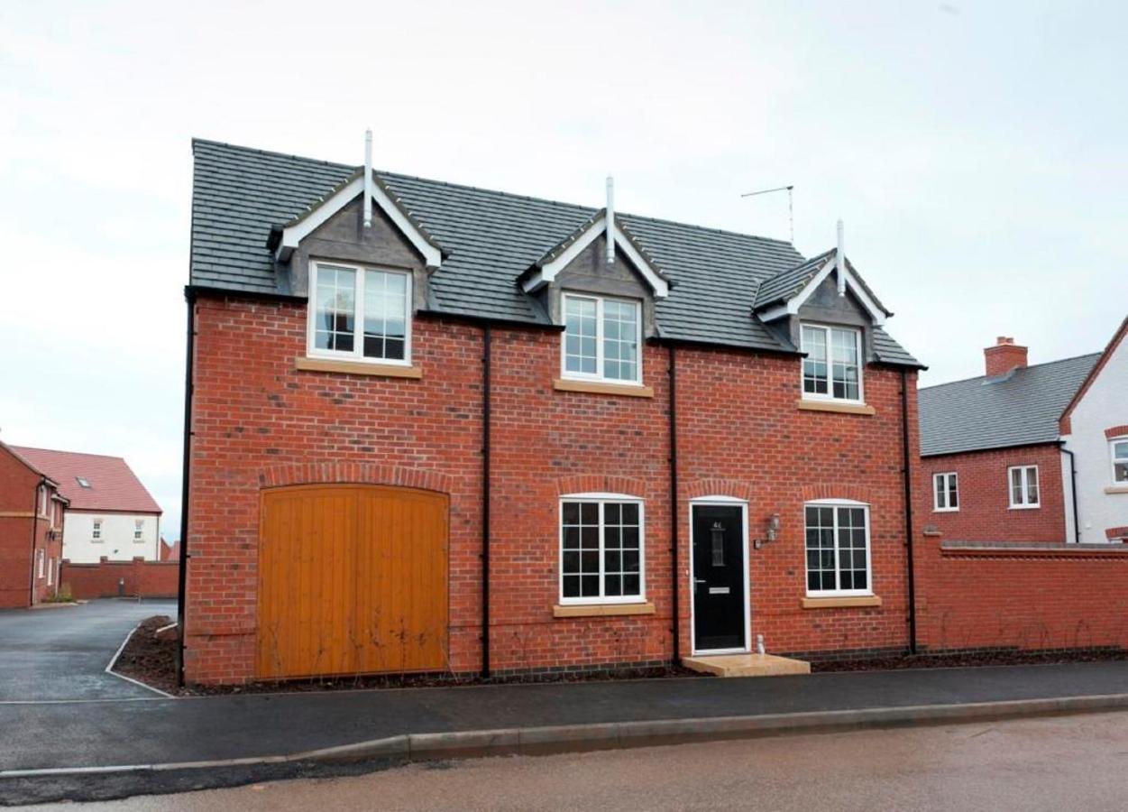 Dbs Serviced Apartments - The Twain Castle Donington Exterior photo