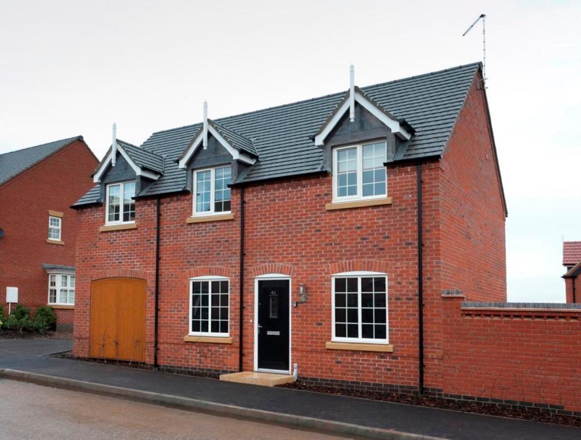 Dbs Serviced Apartments - The Twain Castle Donington Exterior photo